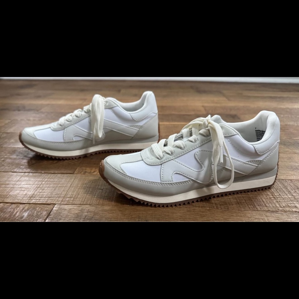 Universal Thread Sneakers - Picture 4 of 7